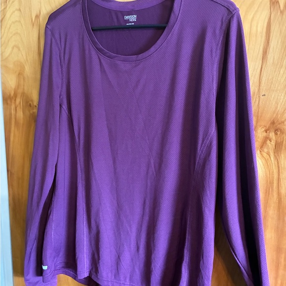 Assorted Bundle Athletic Tops - 7 Total - Picture 5 of 9